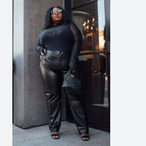 NWT Abercrombie & Fitch Vegan Leather Curve Love 90's Straight Pants